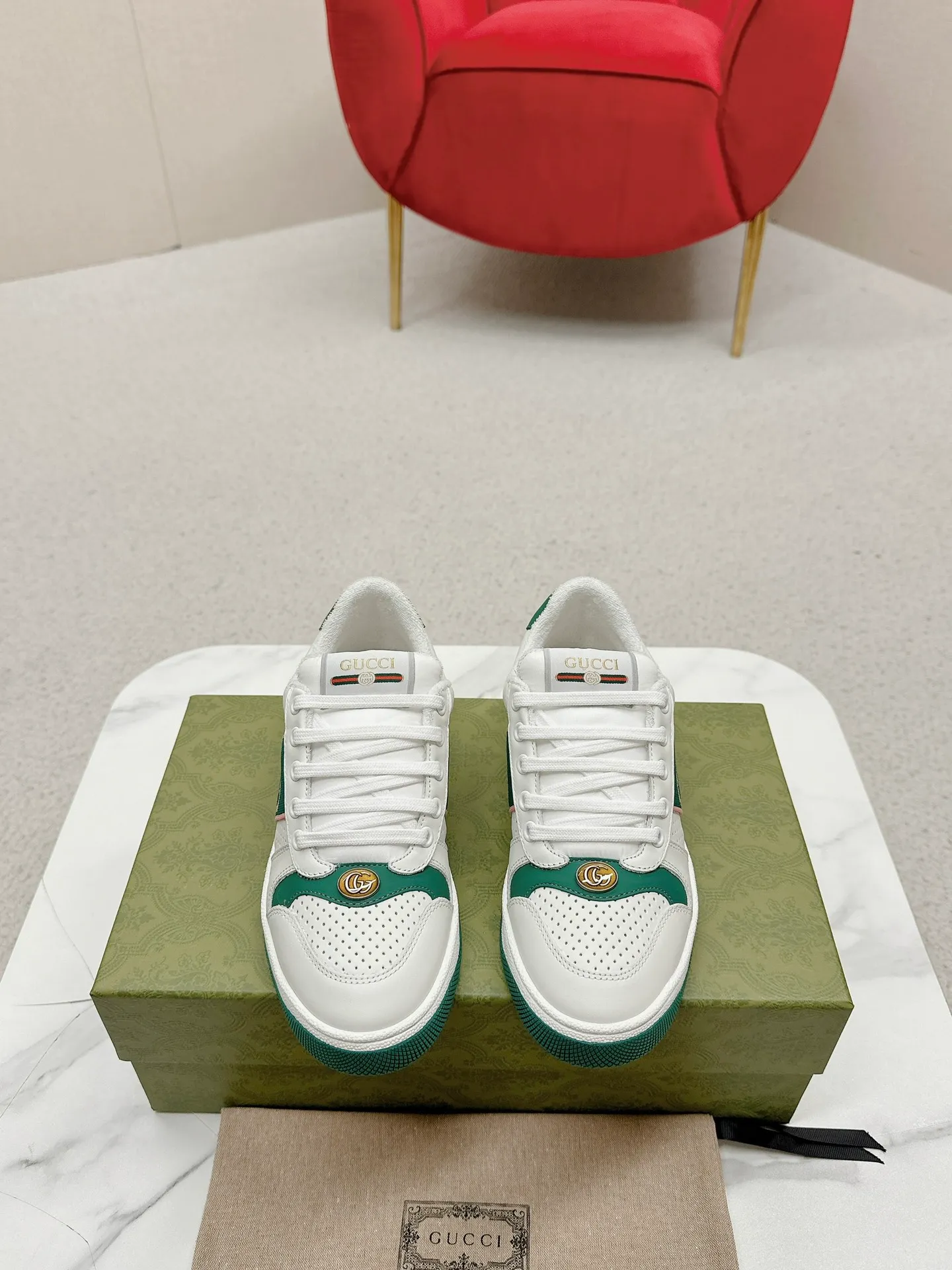👟👟Ex-factory price 560👟👟 Men’s size +10 Gucci——purchased version GG series distressed dirty shoes-hot style is coming! 9 times out of 10 sales, you will definitely get the money. Ready stock! Spot goods! Spot goods! New colors added - the ultimate version on the market! Purchase the original version and develop it... fabric, material, outsole, and details can be compared at will! Open-mold Swarovski one-to-one replica rhinestone chain...Metal cherry pendant...Metal double G crystal cylindrical mark...Gucci original customized narrow webbing...Super flash series - flash diamond chain. The cherry decoration is detachable and can be changed into two to match with each other to show your personality. Exclusive color-brushed cowhide fabric. Hand-made distressed is very textured and has a sense of luxury! The details of the workmanship can be seen in the drawings, and no line is missed. The original terry cloth is delicate, soft and more comfortable and breathable. The privately stamped two-color original TPU outsole (lower layer is wider, upper layer is narrower). Matching packaging⭐️ Size: Female 35-40 Male 39-44 (Female 41 Male 45 customized)